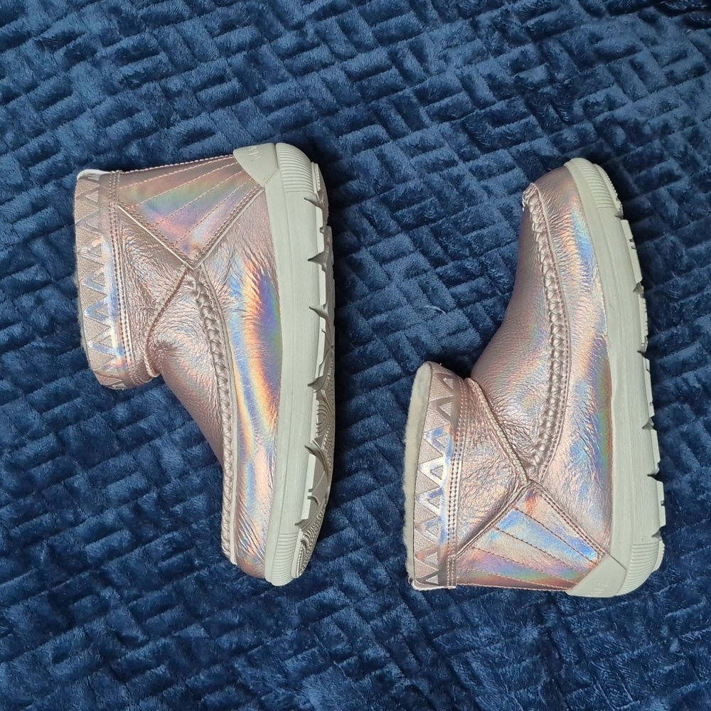Manitobah Leather Reflections Ankle Boot Size 8 In Pink Illusion, New In Box! - Picture 12 of 16